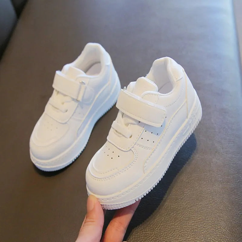 New spring/autumn tennis sneakers for kids. Soft leather casual board shoes for boys and girls