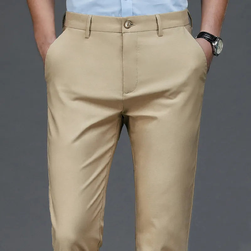 Black stretch men's trousers suitable for smart casual office wear. Quick-drying fabric makes them ideal for spring and autumn. Korean-style straight cut